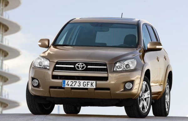 Най-старите автомобили от това поколение на модела навършват 15 години, но въпреки това само 10% от тях са получавали повреди. Те са основно с акумулатора и окачването, като половината от тях са съвсем дребни и са отстранени за ден или по-малко.
