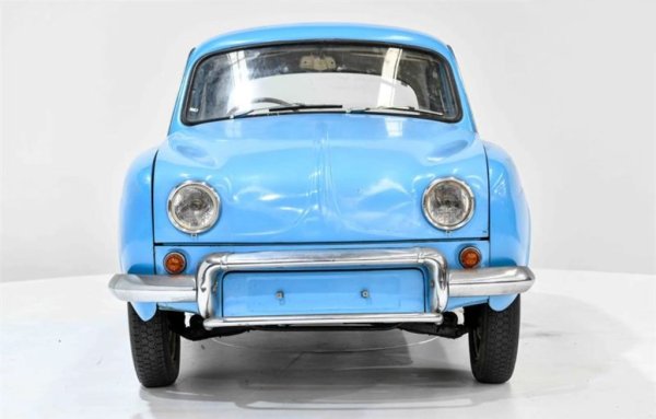 Успехът на спортната версия е чудесна реклама и за обикновения Dauphine, от който за 12 години производство са продадени над 2.1 милиона бройки. Това проправя пътя и за следващата революция на френската фирма - с легендарното Renault 4, което се появява през 1961, остава на пазара над 33 години и продава над осем милиона автомобила. 
