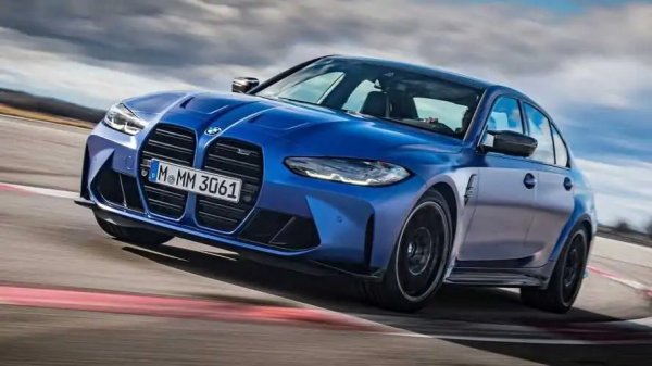 На второто стъпало на подиума откриваме друг германски представител - BMW M3, който в задвижващата си седан версия се предлага с 6-степенна механична трансмисия (на някои пазари този модел е достъпен само с трансмисия M Steptronic).

Двигателят е редови 6-цилиндров битурбо 3.0 с мощност 480 к.с., който позволява на баварския модел с четири врати да ускорява от 0 до 100 км/ч за 4,2 секунди и да развива максимална скорост от 250 км/ч, или 290 с опционален пакет M Driver's Package.
