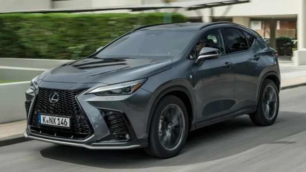 Този компактен plug-in хибрид е по-достъпен от Lexus RX 450h+, но споделя същия двигател с 309 к.с. Той е икономичен и предлага пробег на ток от 72 км. Кросоувърът е висококачествен и много надежден.

Плюсове: Мощен и бърз; Надежден; Дълъг пробег на ток.

Минуси: Не е евтин; По-твърдо возене с 20-инчови джанти.
