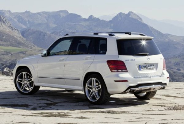 На пазара на коли втора ръка има много предложения с 2,0-литрови бензинови мотори с 4 цилиндъра, както и с V-образни 6-цилиндрови агрегати с обем 3,0 литра и 3,5 литра. Те са оборудвани със задвижване на всички колела и 7-степенна автоматична скоростна кутия. Тези двигатели имаха много проблеми, основният от които се отнасяше до веригата за синхронизация. С течение на времето тя се разтяга, а това веди до приплъзване на зъбното колело на разпределителния вал и повреда на клапаните.