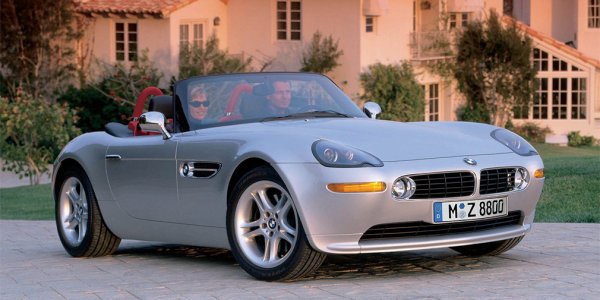 Разработеното с участието на Хенрик Фискер BMW Z8 беше замислено като идеологически приемник на легендарния роудстър BMW 507 от 50-те години на миналия век, което е един от най-красивите автомобили в историята. Първоначално германците решават да направят концептуален модел, но след възторжените реакции на публиката и на пресата пускат автомобила в серийно производство. Спортната кола дори става официален автомобил на Джеймс Бонд във фирма &bdquo;Един свят не стига&ldquo; с Пиърс Броснън в главната роля.