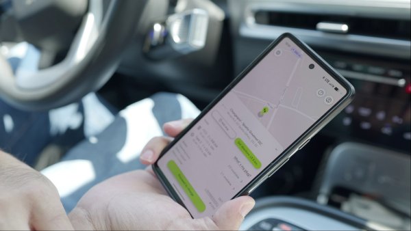 Дори и в южната част на Пелопонес, приложението на Travel By Electric ни намери много бърза зарядна станция, и ни осигури зареждане без каквито и да било регистрации и усложнения 