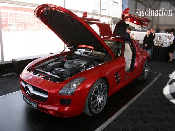 "ОЧАРОВАНИЕ БЕЗ КРАЙ" - ексклузивното роудшоу Mercedes-Benz Star Experience