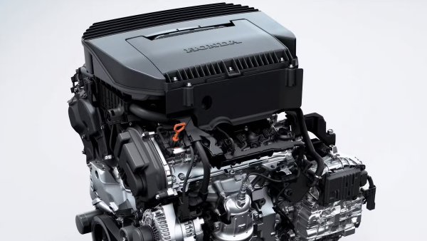 Японците разработват нови двигатели с вътрешно горене, които ще работят с по-ефективни хибридни архитектури, особено в Северна Америка, която е един от най-важните пазари за компанията. Honda очаква хибридите да доминират, а не  електромобилите, и съответно преструктурира продуктовото си планиране. Вероятно ще залага основно ДВГ чак до 2030-те години и ще разглежда тези двигатели от гледна точка на инвестиционен приоритет, а не като отговорност.