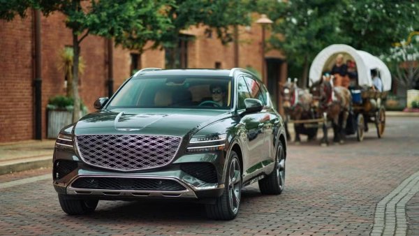 Hyundai Motor Group (заедно с Hyundai, Kia и Genesis) ще продължи да инвестира сериозно в усъвършенствани хибридни системи през 2026. От прагматична гледна точка, компанията разработва и бензинови двигатели с задвижващи системи, които ще помогнат за постигане на ефективност без компромис с гъвкавостта.