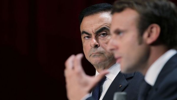 Френското правителство държи почти 13% от капитала на PSA, което силно тревожеше Тавареш заради потенциалните намеси на Елисейския дворец, добре познати на конкурентите от Renault. Съюзът с друг голям глобален играч би трябвало да охлади амбициите на френските политици да се бъркат. 
