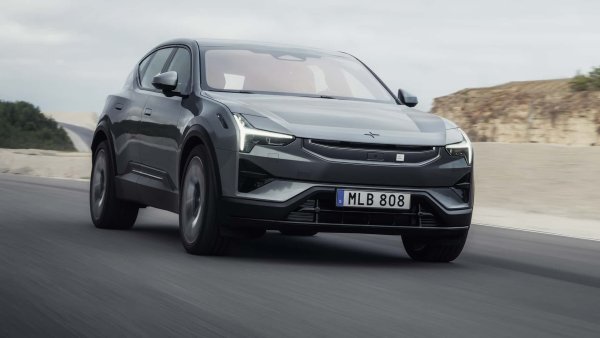 Polestar 3, произвеждан от китайската компания Geely, печели наградата за най-добър луксозен автомобил за 2025. Той е най-добрият в своя клас с 90% безопасност за възрастни пътници, 93% за деца пътници, 83% за помощници за безопасност и 79% защита за участниците в движението.