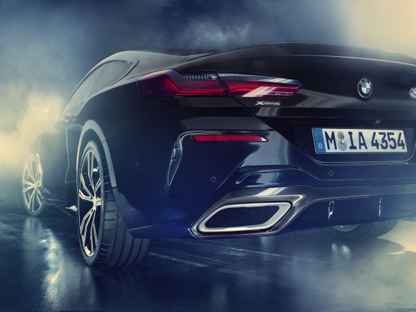 BMW M850i xDrive Night Sky