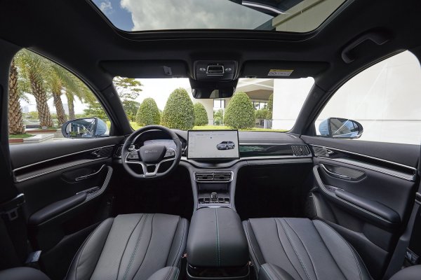 Електрическият BYD Seal U е със задвижване на предните колела, мощностх 218 к.с., батерия от 71,8 kWh и пробег от 420 км (WLTP цикъл). Цените все още не са известни, но се очаква те да бъдат около 42 000 евро.
