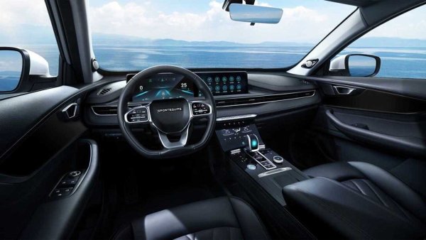 Предаването е предно, а задвижването PHEV се състои от 1,5-литров бензинов двигател, комбиниран с два електрически мотора, които произвеждат общо 317 к.с. Батерията от 19,3 kWh предлага електрически пробег от 80 км, а базовата цена в Италия е 49 500 евро. През 2024 г. Plug-in хибридът Sportequipe 8 ще се предлага и с LPG система, която е уникална в Европа - автомобил с три горива: LPG, бензин и електричество.
