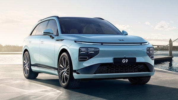 Xpeng G9 не е нов, тъй като се предлага на скандинавските пазари от 2023 г., но електрическият SUV трябва да бъде наличен и в други европейски страни до края на тази година. С дължина от 4,89 метра, високотехнологичен интериор и въздушно окачване, той е най-големият SUV в този списък. 
