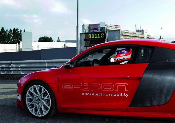 Audi R8 e-tron няма да се произвежда