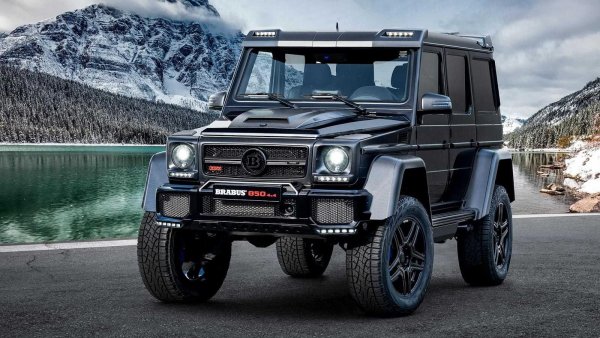 При създаването на Brabus AMG също е в зародиш и е въпрос на време преди двете компании да си конкурират. Преминаването на AMG към Mercedes, обаче, помага неимоверно на Brabus, вместо да ги измести от пазара. Докато AMG винаги трябва да се съобразява с ръководството на Mercedes, то Brabus има пълна свобода как да модифицира колите си. Не е тайна, че повечето от Mercedes-ите, които днес минават през Brabus са именно модели на AMG. 