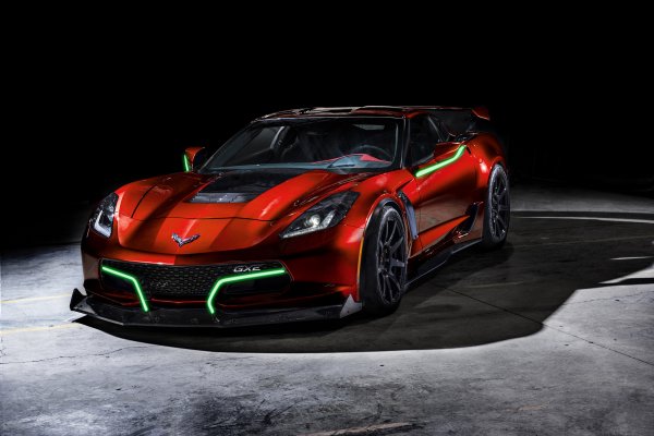Въпреки впечатляващите си характеристики, Lotus Evija не е най-бързият електромобил в света. Тази титла засега принадлежи на Genovation GXE - електрическа версия на суперколата Chevy Corvette Grand Sport C7, чийто силов агрегат развива "само" 800 к.с.

Този скромен на пръв поглед показател е достатъчен за развиване на максимална скорост от 340,86 км/ч. Автомобилът вече е в продажба, като първите бройки ще бъдат на разположение на собствениците си до края на януари.
