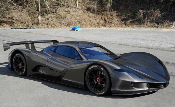 Aspark Owl. Докато прочетете името на японската машина, тя е успяла да ускори от 0 до 60 мили (97 км/ч) за 1,69 секунди. И не спира дотук - достигането на 300 км/ч отнема 10,6 секунди, а максималната скорост е 400 км/ч.

Всичко това се случва не със сликове, а със стандартни гуми. Хиперколата, чието име се превежда като "Сова", има 4 електромотора с 2012 к.с. и 2000 Нм. Плановете на японската компания предвиждат производството на 50 бройки, като стартовата цена на всяка от тях ще е 2,9 млн. евро. Засега обаче Owl е само концептуален модел, а когато излезе в серия ще изпревари и Lotus Evija като най-мощен автомобил на планетата.
