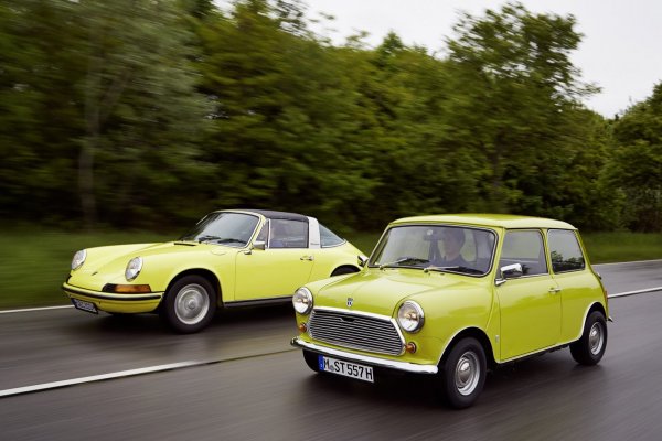 MINI поздрави Porsche за рождения му ден