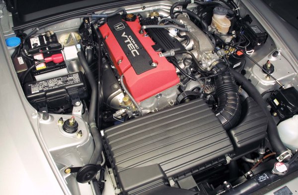 Въпреки че данните за стоковата мощност не бяха нищо особено, високата граница на оборотите намекна, че двигателят лесно може да даде още повече. Допълнително улеснение за тунинг-феновете е, че в момента на пазара има огромна гама от резервни части за този мотор. Само с пренастройване на ECU и с няколко допълнителни компонента, сред които и комплект турбокомпресори, този мотор може да достигне 400 к.с.

Ако това не ви се вижда достатъчно, предлага се и допълнителен комплект с бутала с висока компресия. Той включва и някои промени по системите за охлаждане и за подаване на гориво, като инсталирането му позволява развиването на 600 к.с., като това е допълнение към изключителната надеждност на двигателя.