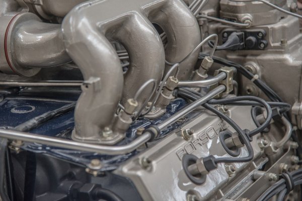 Със сигурност познавате автомобила си и знаете как се държи при ускорение. Ако забележите, че няма обичайната отзивчивост, на която обикновено сте свикнали, това е знак, че свещта не може да възпламенява повечето смес, генерирана при по-рязко ускорение.