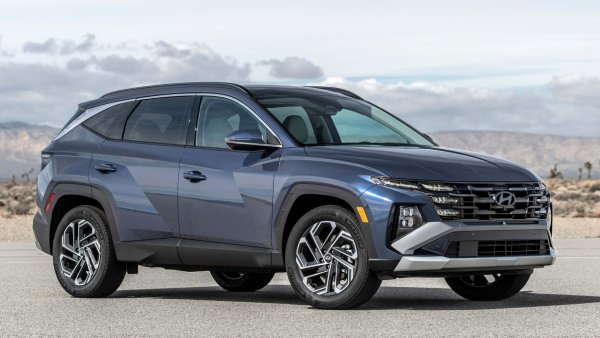 296 646 бройки (-2,8%)
