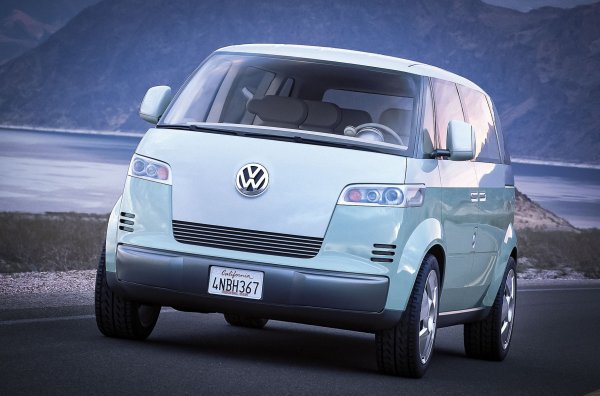 През последните двадесет години Volkswagen многократно експериментира с ретро-футуристични монообемни машини, позовавайки се на емблематичните микробуси Typ 2 T1 и Т2. Първият опит в тази насока бе именно показания в Детрой Microbus. Както и серийният New Beetle, който по отношение на оформлението нямаше нищо общо с легендарния модел със заден двигател, ванът бе в стила неоретро - с естетика, връщаща към живот дизайна на знаменитите машини от миналото.

В сравнение със серийните машини от миналия век и новите концепции Bulli, BUDD-e и I.D. BUZZ, Microbus изглеждаше като гигант. И вместо екологично задвижване предлагаше сериозен V6 двигател с обем 3,2 литра и мощност 234 к.с.