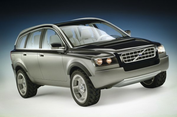 През 2002 г. първото поколение XC90 SUV отвори принципно нова страница в историята на бастиона на спокойствието и безопасността. Година по-рано концепцията ACC (Adventure Concept Car) предизвика най-големия обществен интерес към Volvo за всички времена до тогава.

Очевидно тогавашният дизайнер на марката Питър Хорбъри и екипът му са свършили отлична работа, след като посетителите ахнаха от прототипа, представляващ пълноразмерна скица, точно повтаряща очертанията и пропорциите на серийния автомобил. Но моделът бе атрактивен и отвътре, не само отвън - с висококачествено аудио, телевизор и дори хладилник, разположени в изисканата обстановка на салона.