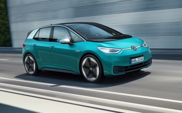 Показаият през 2019 година ID.3 на Volkswagen е много важен, тъй като като заместител на е-Golf се превръща електрическа алтернатива на един от най-продаваните автомобили в света. Той е толкова дълъг и широк, колкото стандартния Golf, въпреки че неизбежно е по-тежък и по-скъп и има по-екстровертен дизайн.
 
Задвижването към задите колела представлява завръщане към корените на Volkswagen. Най-важото обаче е, че модели като ID.3 могат да помогнат на електрическите автомобили да станат масови.
