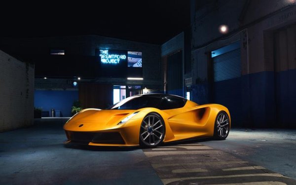 Lotus се надява да се развихри в сегмента на електрическите автомобили с Evija. Ограничен до 130 бройки за цял свят, това е първият модел на компанията, задвижван от батерии, а мощността му от 1923 к.с. го прави един от най-мощните автомобили на планетата. Lotus обяви, че колата ускорява от 0 до 100 км/ч за по-малко от 3 секунди, което също е впечатляващо постижение.

Производителя смята да предложи около 400 км пробег с едно зареждане. Като цяло Evija обаче ни показва, какво ще е бъдещото поколение на суперколите на ток, които ще завземат най-горните места на индустрията.
