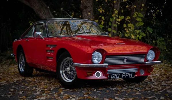 Най-малко известният британски гранд турър в този списък е Trident Clipper, изключително впечатляващ автомобил, който съчетава стил с отлични характеристики.

Моделът първоначално е създаден от дизайнера Тревър Фиоре за TVR. Прототипът, построен от производителя на каросерии Carrozzeria Fissore, е предназначен да влезе в производство под името TVR Trident.

TVR обаче фалира, а правата върху проекта са купени от дилъра на марката, Уилям Ласт, който основа собствена компания, Trident Cars Ltd. Именно тя пуска модела в ограничен тираж под името Trident Clipper.
