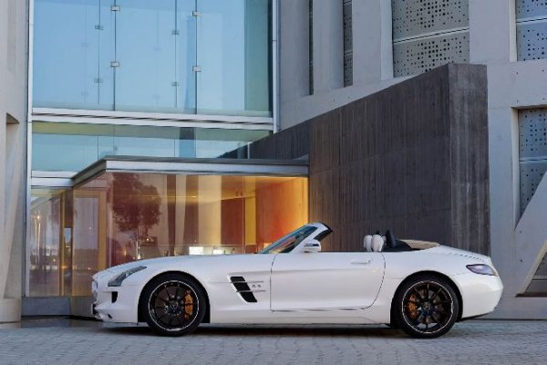  Mercedes-Benz SLS AMG Roadster
