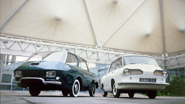 Два много редки модела на Renault от края на 50-те години, създадени в опит да се докаже колко вътрешно пространство може да има една външно малка кола със заден двигател. Renault 600 (на снимката вдясно) се задвижва от мотора, използва за Dauphine, и е с дизайн на Ghia. 900 e по-късният вариант, с алуминиева самоносеща конструкция - и с необикновен 1.7-литров V8, създаден всъщност от съединяването на два 850-кубикови агрегата. Но пътното поведение не е много сигурно, а твърде изтеглените напред пътници са силно застрашени при удар. 

