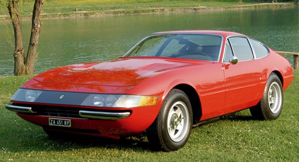 Този модел на Ferrari се смята за първия сериозен пробив в областта на постмодернизма, той поставя началото на епохата, скъсала всички връзки с предвоенните времена.