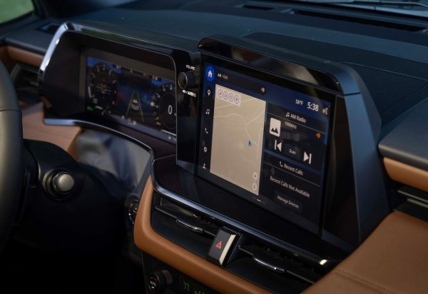 В допълнение към стандартните функции за комфорт и удобство, всеки модел е оборудван с най-съвременни системи за подпомагане на водача. Subaru Outback (2026) се откроява с функция за автономно шофиране със свободни ръце. Тази технология е усъвършенстван асистент за управление, който ви помага да управлявате автоматично на дълги участъци от пътя. Допълнителни системи за активна безопасност допълват този комплекс и повишават безопасността на пътуването.