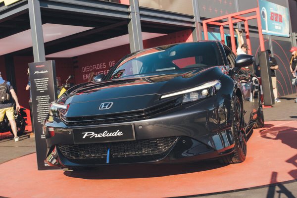 Спортното купе на Honda се завръща върху архитектурата на Civic, с хибриден силов агрегат със 181 к.с. и дори симулирана секвенциална скоростна кутия. Спортният автомобил ще се появи във финалния си вид чак наесен, но публиката в Гудууд вече го видя да се изкачва по хълма. 

