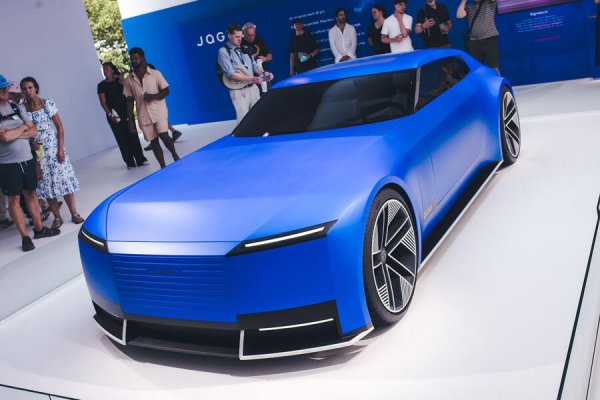 Радикалният концептуален автомобил прави своя дебют във Великобритания на Фестивала на скоростта. Това според британците е добра илюстрация за новия електрически GT, който ще се появи през 2026. Все пак тайно се надяваме да има някои промени в дизайна преди серийното производство. 
