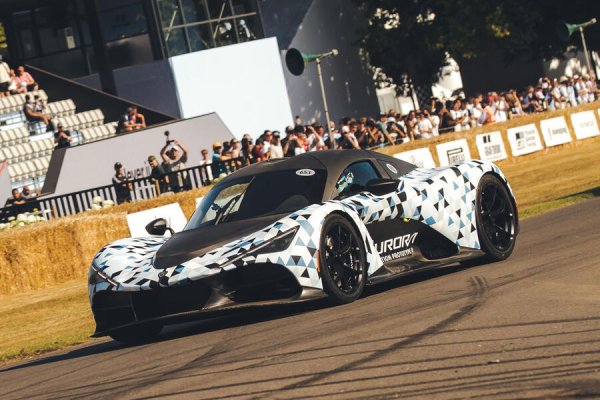 Датската хиперкола е оборудвана с 6.6-литров V12 двигател с четири турбокомпресора, който генерира 1250 к.с. - но все още се твърди, че отговаря на предстоящите разпоредби за емисии Euro 7.
