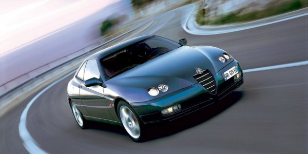 Alfa Romeo GTV е един от най-новите проекти на Pininfarina в този списък, но въпреки това си струва да му се отдаде известна почит. Класическата клиновидна форма е получила дозай италиански шик и силно скосена задница. И тук, като при Brera, задвижването е предно, но това не помрачава удоволствието зад волана.
 