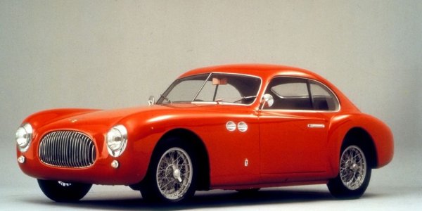 Жалко е, че от този модел са произведени много малко бройки, тъй като Pininfarina върши чудесна работа с дизайна. Една такава машина дори е изложена в музея за модерно изкуство в Ню Йорк. Освен с невероятния си външен вид, тази кола е особено значима и заради влиянието си върху цялата автомобилна индустрия в следвоенния период, когато се появява за пръв път. Колкото до работата на Pininfarina, каквото и да се каже ще бъде малко. Създаването на автомобил, който се приема за произведение на изкуството, е достатъчен атестат за успех.
