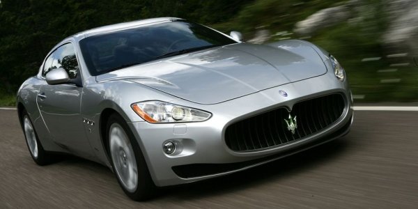 Някои биха определелили Maserati GranTurismo като морално остаряло, тъй като е в производство вече близо 10 години, но въпреки това не може да се отрече, че модерният GT автомобил изглежда прекрасно. Това се дължи на стила на Pininfarina, които са били отговорни за дизайна. Ако ви трябва спортен автомобил, който е идеален за дълги пътувания, Maserati GranTurismo е перфектния избор.
