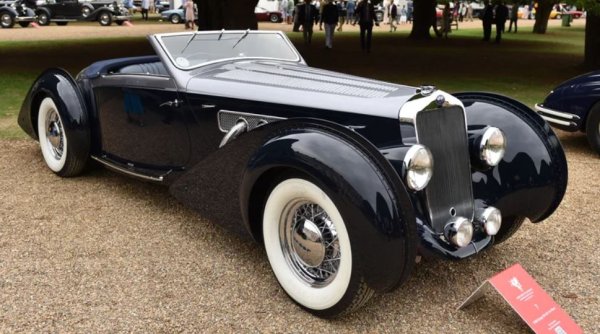 Дългогодишният Delage D8 получава ъпгрейд през 1937 г. с ново шаси, подобно на това, произвеждано от Delahaye, което не е толкова изненадващо, като се има предвид, че двете се сливат година по-рано. Нова скоростна кутия и ревизирани спирачки също са добавени, като колата е кръстена D8-120. Много от най-търсените версии комбинират най-новите познания в областта на аеродинамиката с привкуса на арт деко, осигурявайки на автомобила максимална скорост от малко под 160 км/ч, без да прави компромис с външния вид.

Ограничените бройки и статута на модела го превръщат в ценна придобивка за колекционерите. Тези коли остават недостъпни за повечето ентусиасти, като един екземпляр от 1937 г. беше продаден за 770 000 долара на търг през 2013 г. 


Трудно е да се установи определена стойност на модел като този, тъй като състоянието и историята играят огромна роля. Освен това много от продажбите на предвоенни коли се извършват частно и следователно няма налични данни за продажната цена. Въпреки това може да се каже, че интересът към D8-120 едва ли ще намалее скоро и така собствениците могат да бъдат почти сигурни в добрата възвръщаемост на инвестицията.
