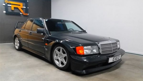 Друга легенда от 90-те с префикс Evo II също вълнува нервната система. Ниските брони и огромното задно крило се появиха с причина - колата беше направена за хомологация на състезателни модели за сериите DTM. 2.5-литровият двигател е разработен с Cosworth, развива 235 коня. Всички 502 екземпляра бяха продадени преди официалната премиера и не е изненада, че всяка година цената им се увеличава. Този Mercedes-Benz с пробег от 42 000 км се продава за 200 000 долара.