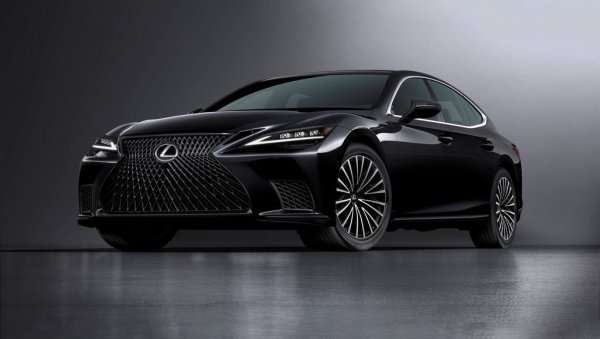 Lexus се отказва от модела, който на практика направи японската луксозна марка гиганта, който е днес. Точно така, флагманският седан LS вече няма да се предлага през 2027. С това гамата седани на Lexus се свива до само два модела: малкия IS и средноразмерния ES.

