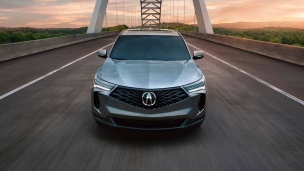 Премиум марката на Honda по начало бе разработена най-вече с мисъл за американския пазар, така че не е изненада, че двайсетината бройки RDX по българските пътища са именно внос отвъд океана. Компанията вече спря производството на модела, но това е само временна пауза - догодина трябва да се появи нова генерация. 
