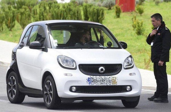 Бернардо Силва от "Манчестър сити" също е по-скромен в избора си и използва Smart.