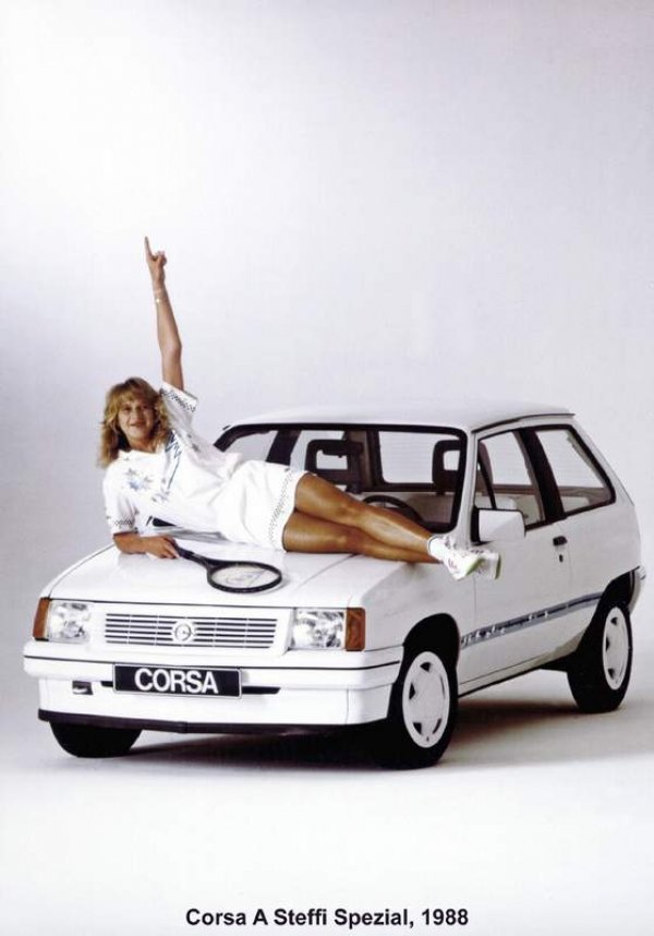 Щефи Граф със специалната серия Opel Corsa A Steffi Graf Spezial (1988).