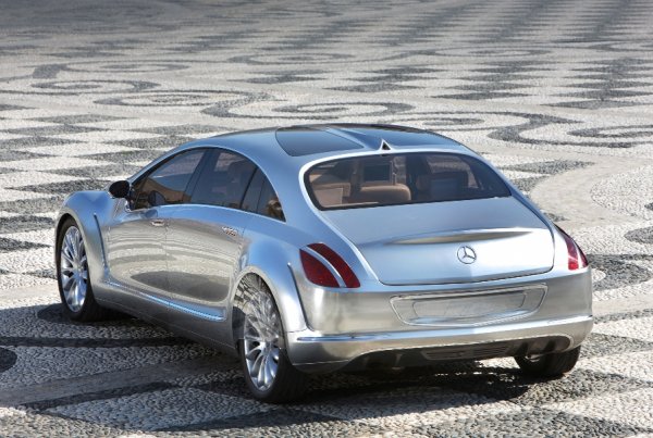 Mercedes-Benz представи концепта F 700 през юни 2008