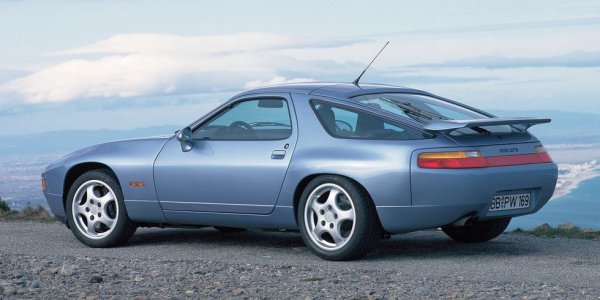 Моделът, който не успя да наследи Porsche 911, се превърна в доста успешен гранд турър.