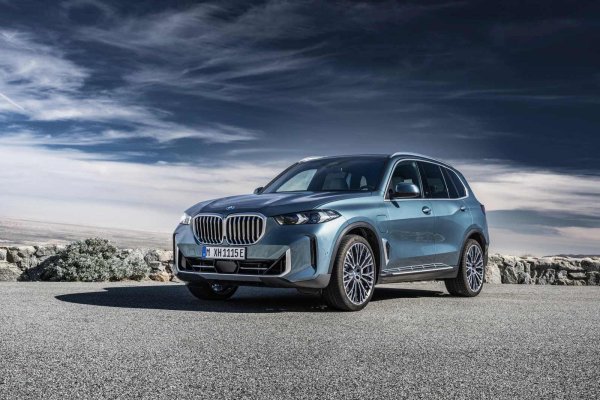 На пето място в списъка е BMW X5 Hybrid, което губи 58,2% от стойността си за първите пет години. Високата начална цена и постоянното усъвършенстване на хибридните технологии правят предишните модели по-малко привлекателни на фона на новите с подобрени характеристики.
