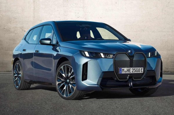 Въпреки че BMW iX е нов модел на пазара, цената на автомобила се очаква да спадне с около 65% през следващите пет години. Липсата на интерес към електромобилите и предстоящото обновяване на гамата на баварската марка вече водят до появата на оферти на вторичния пазар със значителни отстъпки.
