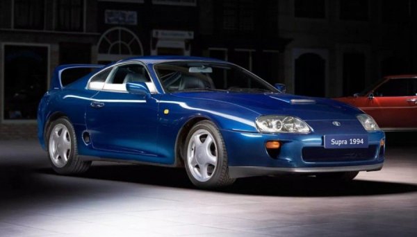 Toyota наскоро си върна името Supra с пускането на нов модел в сътрудничество с BMW. Четвъртото поколение Supra обаче все още е най-легендарното и има много причини за това. Основният е двигателят 2JZ, който се превърна в мечтата на всеки автомобилен бек. Mk4 имаше динамика на нивото на суперкола, но беше много по-евтина.

В резултат на това Supra се превърна в истински универсален автомобил - предлагаше висока производителност веднага след завода и в същото време перфектно се поддаваше на екстремна настройка.
